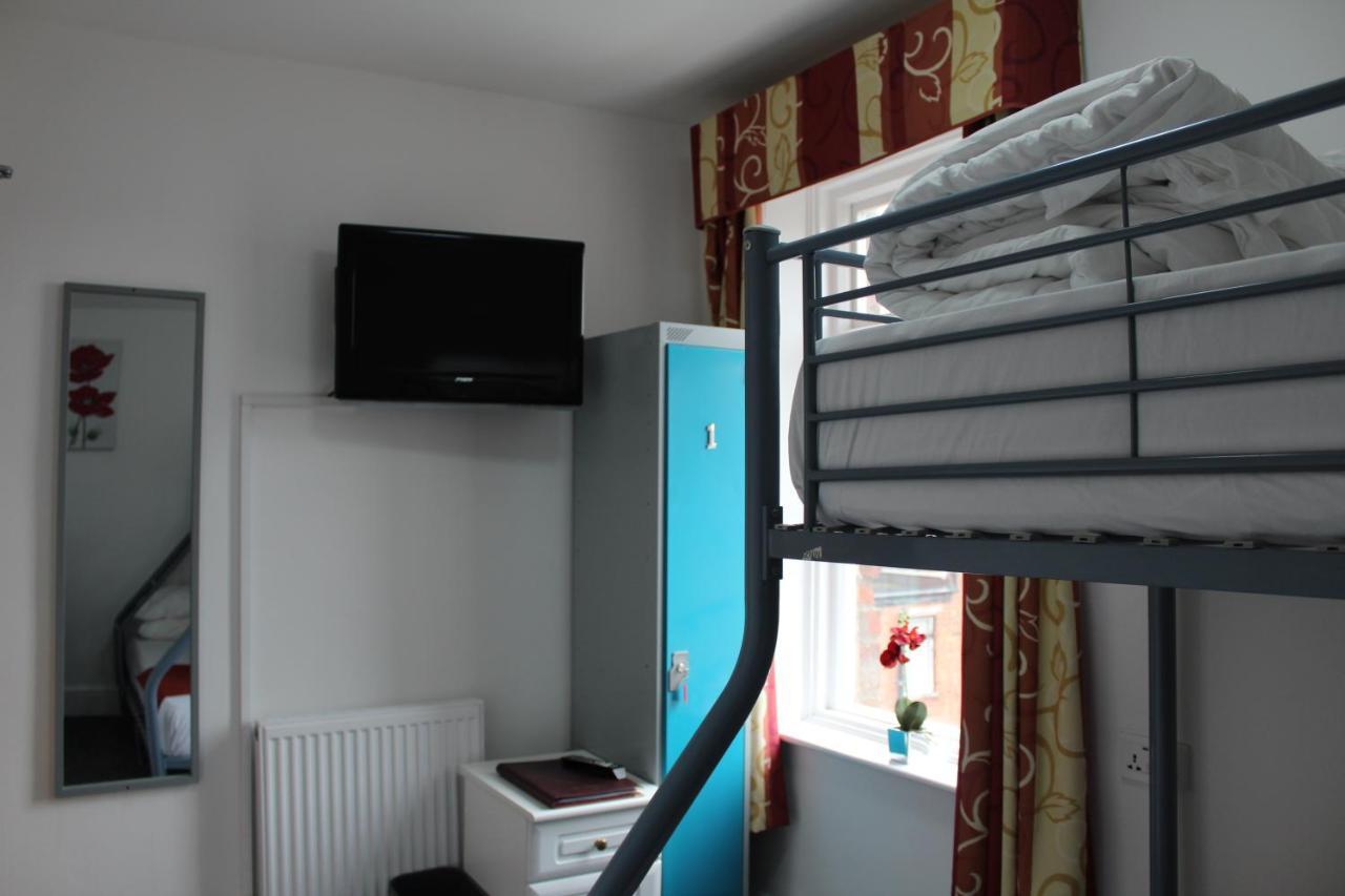 Backpackers & Hotel