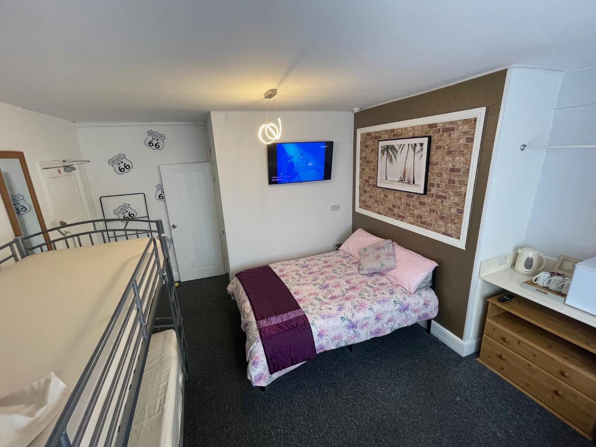 Backpackers & Hotel