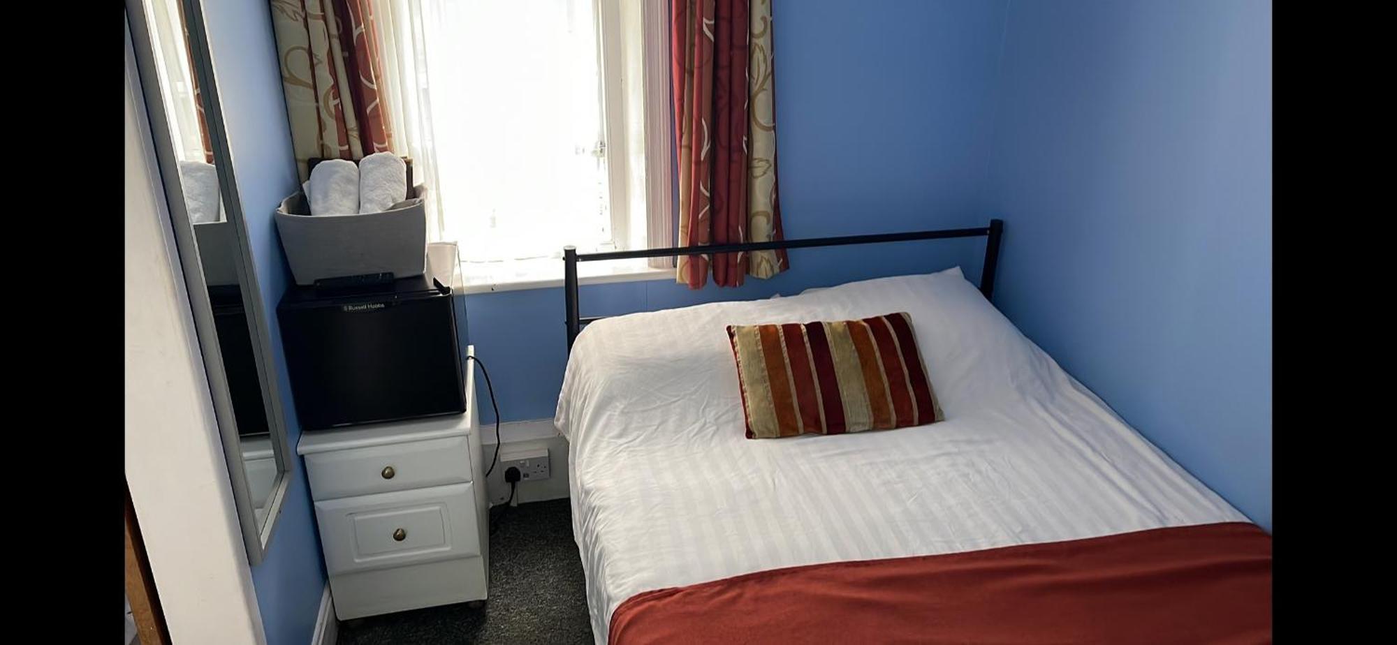 Backpackers & Hotel