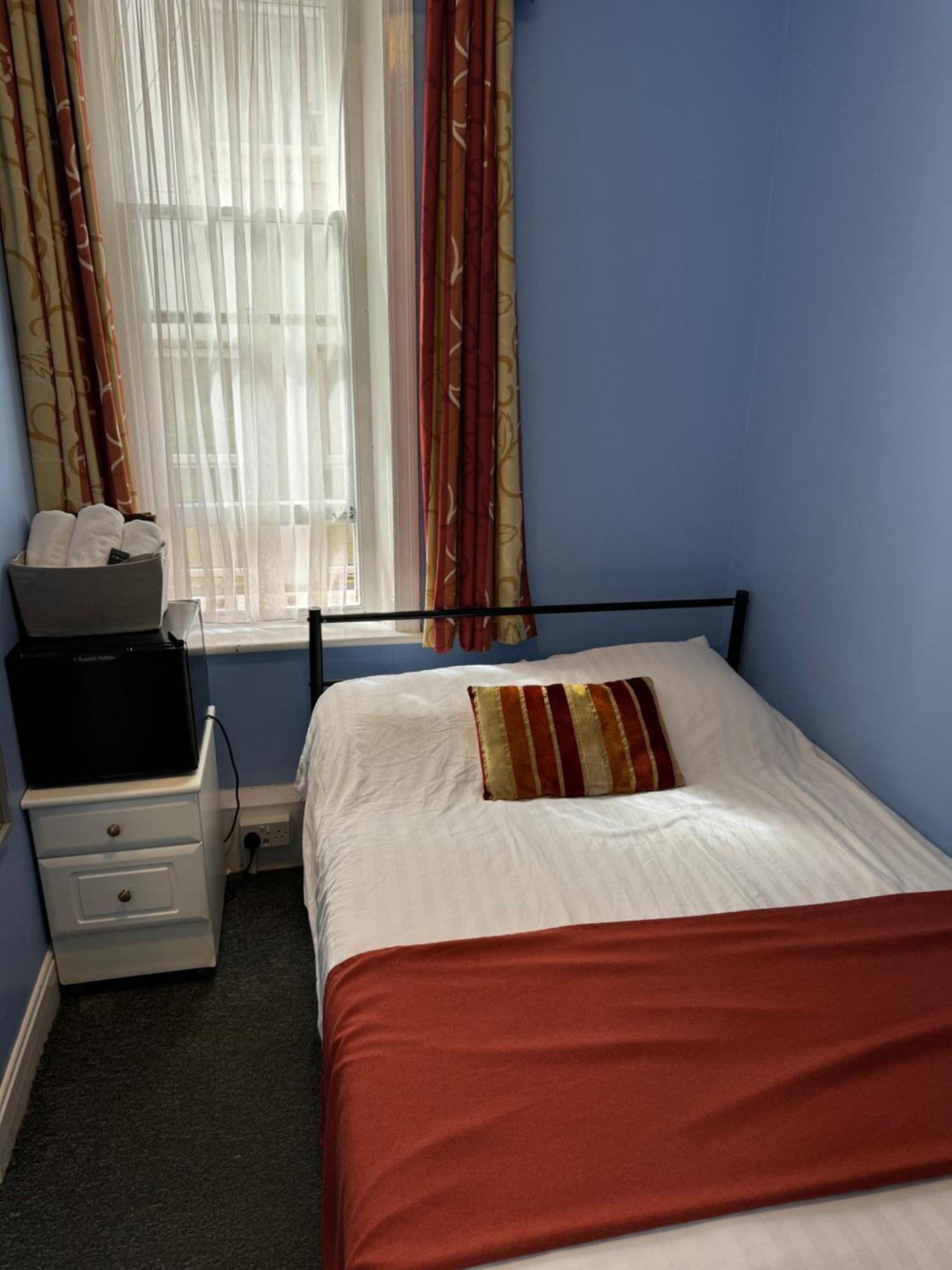 Hotel Backpackers &