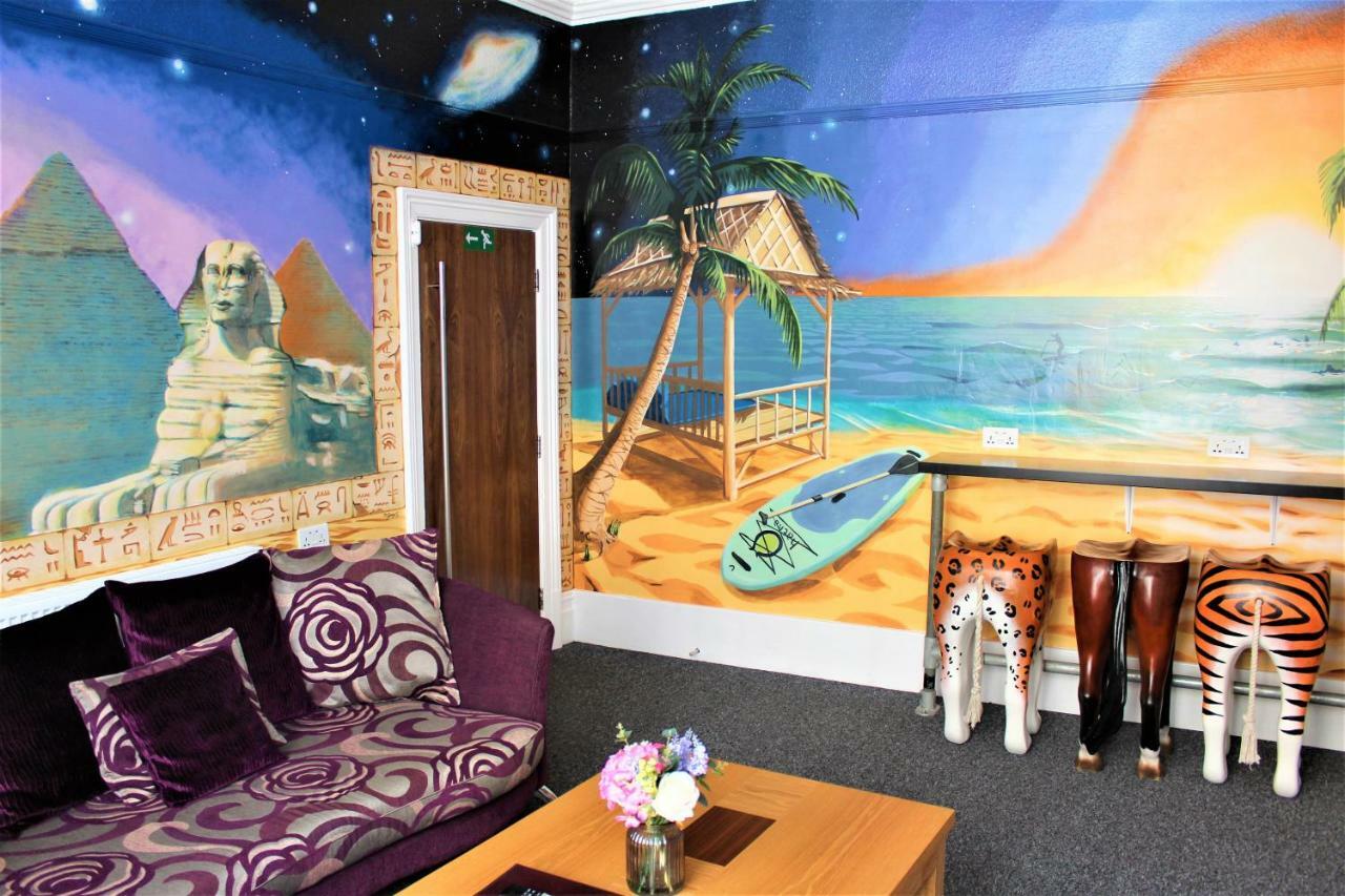 Backpackers & 2* Blackpool