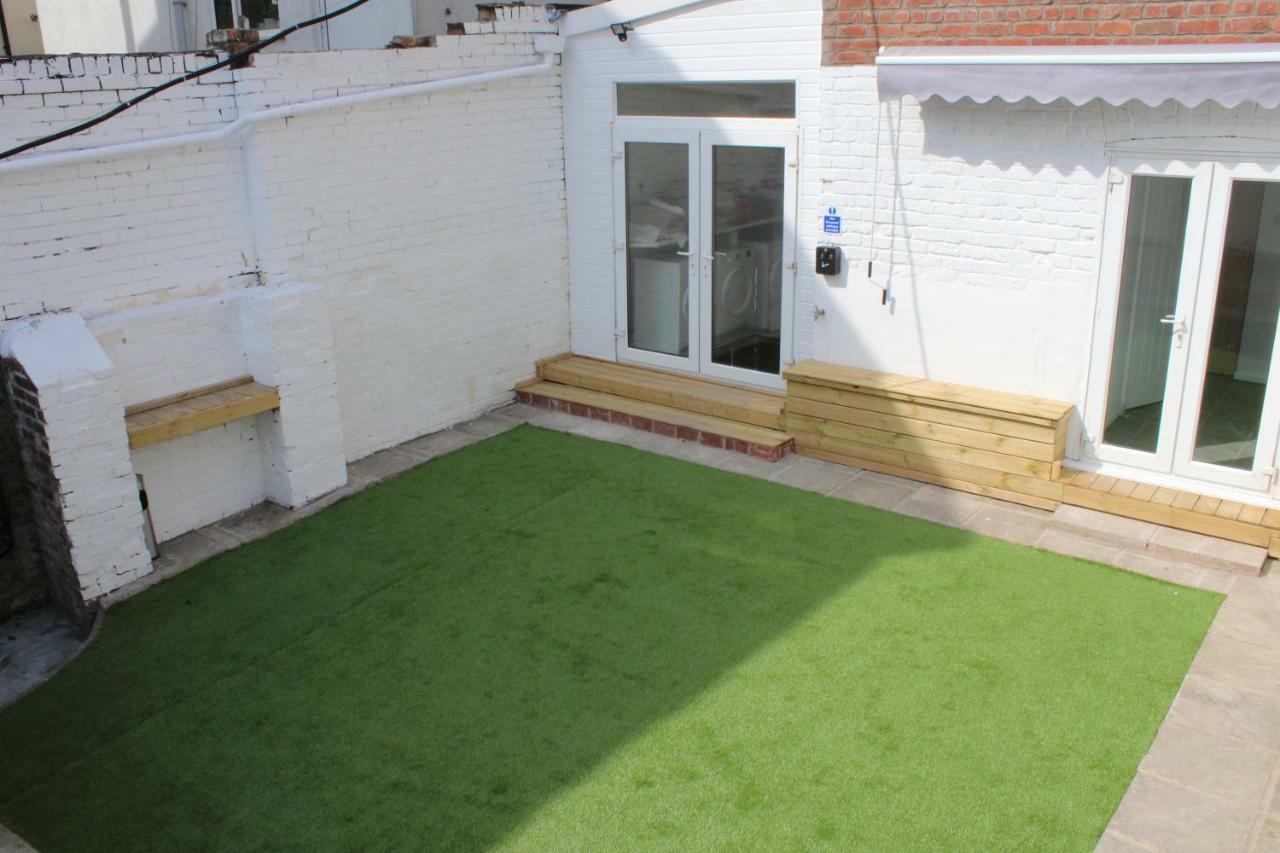 Backpackers & 2* Blackpool